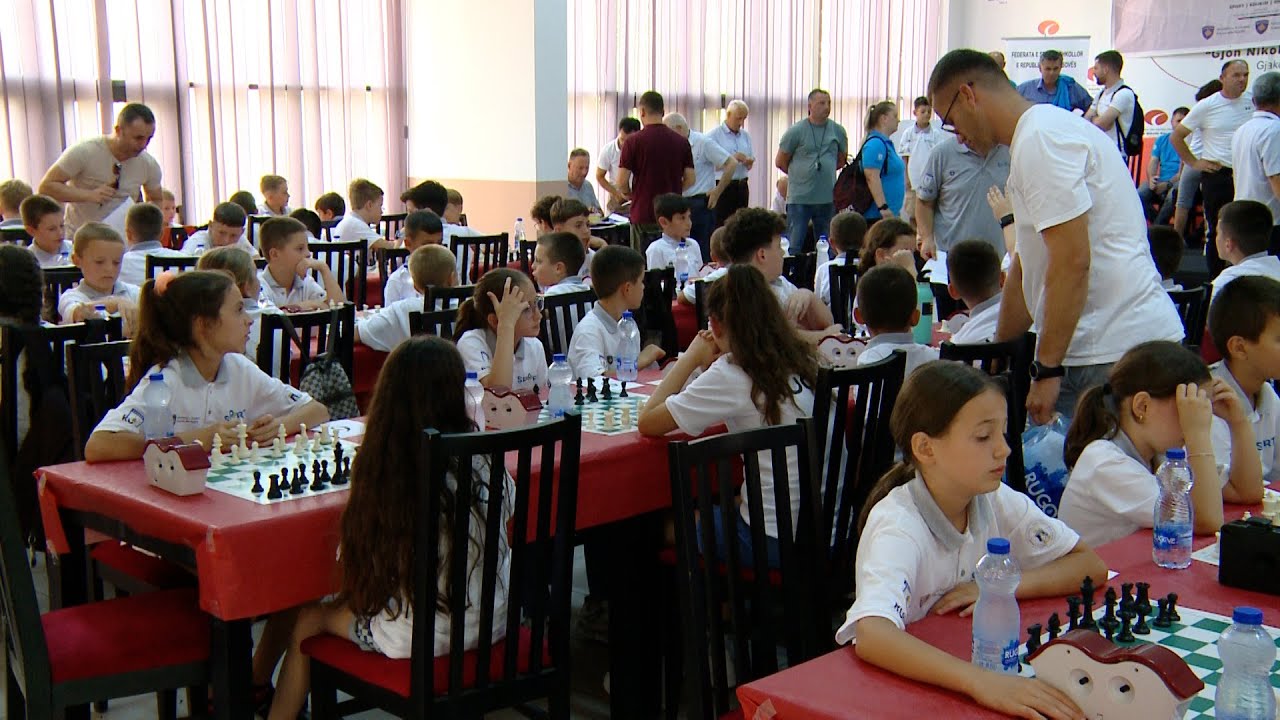 Në Gjakovë u mbajtën garat republikane të shahut, morën pjesë nxënës nga e gjithë Kosova