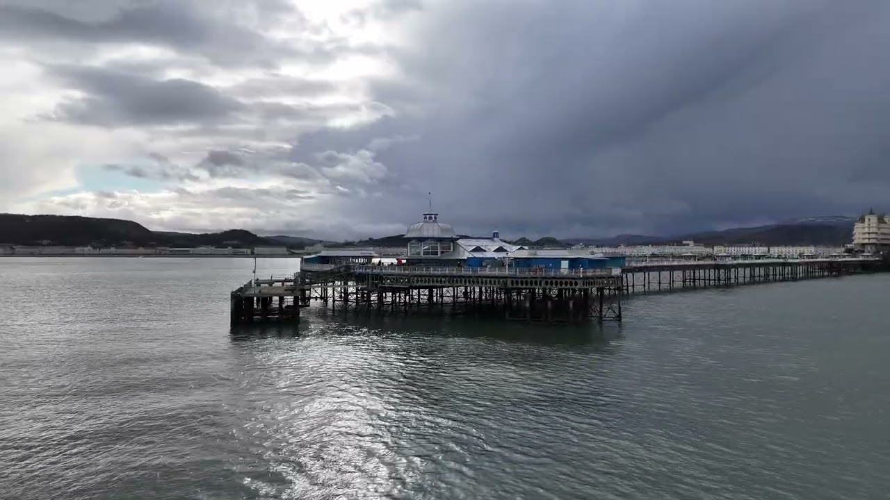 A fly around Llandudno Pier