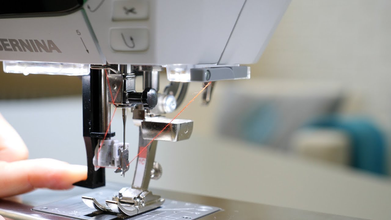 So funktioniert das Einf&auml;deln mit dem Nadel-Einf&auml;dler von BERNINA