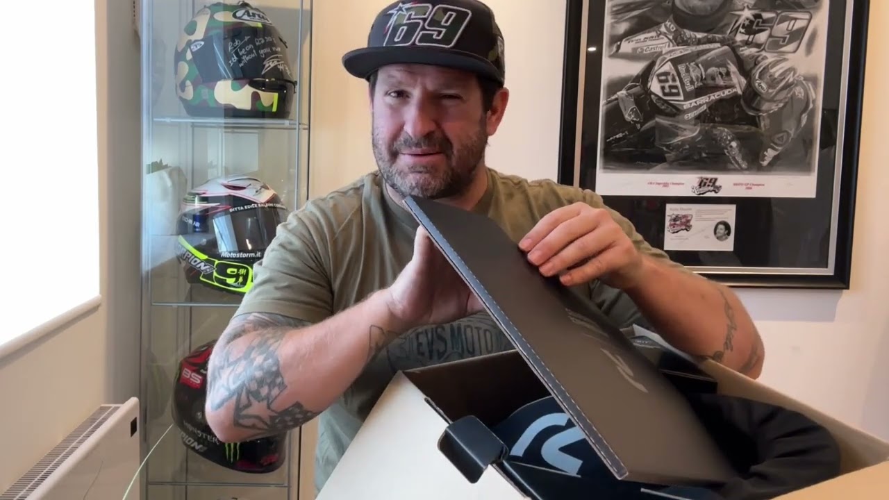 Helmet unboxing: HJC RPHA 1 POL ESPARGARO REPLICA
