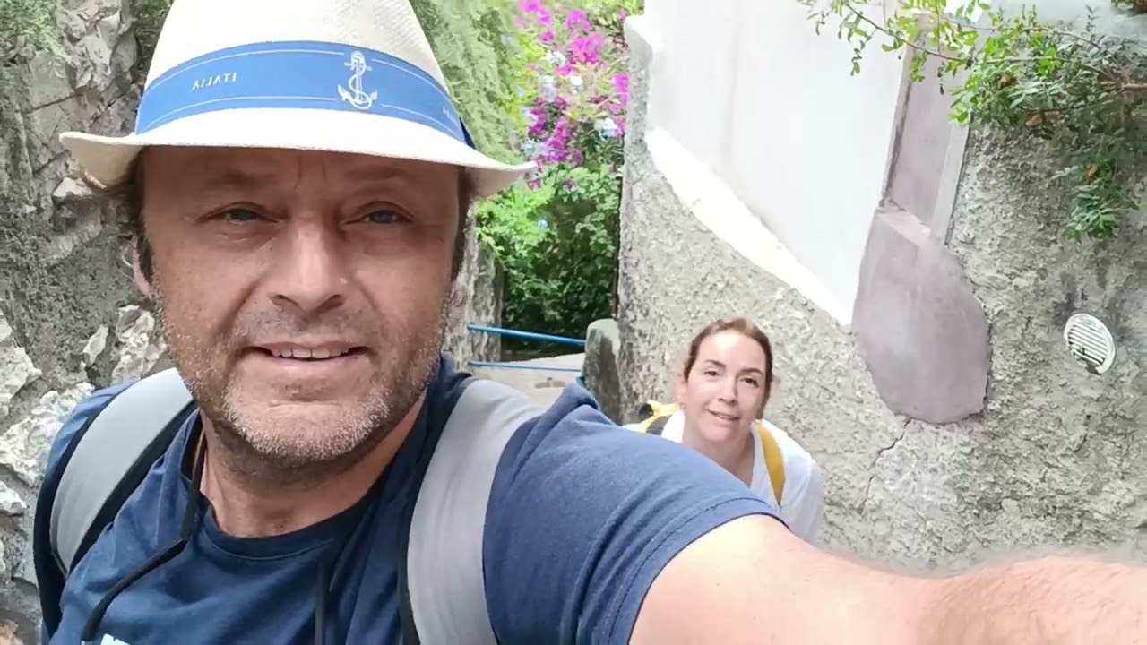 CAPRI adasi ITALYANIN en cok ziyaret edilen turistik adasi.