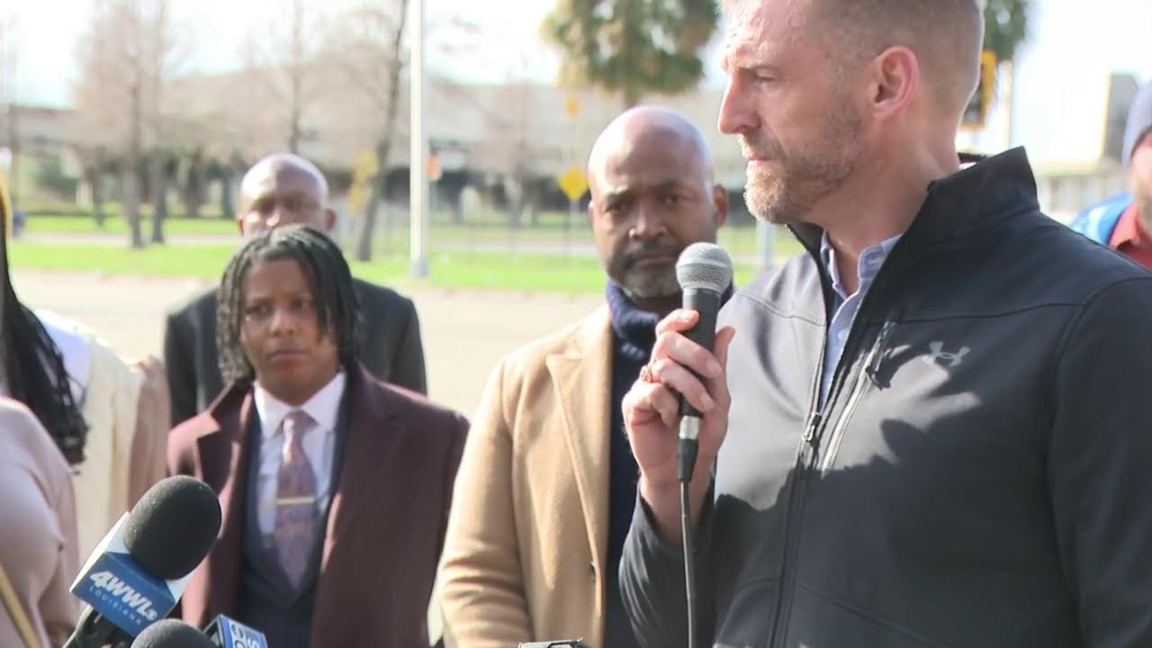 LIVE: Mayor Helena Moreno addresses street lights in New Orleans East