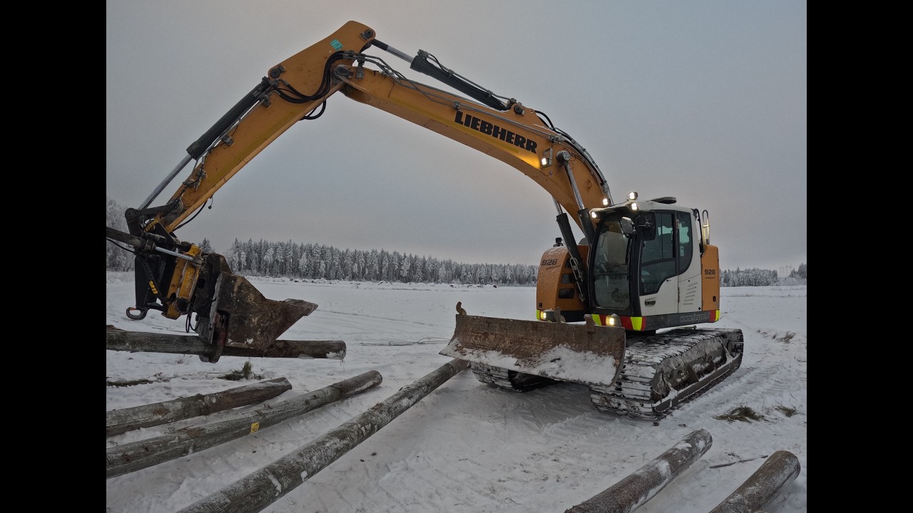 Sähkölinjaston purkua Liebherr 926
