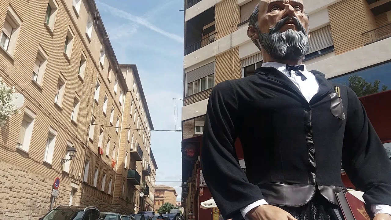 Pasacalles concentración de gigantes en Tudela 2018