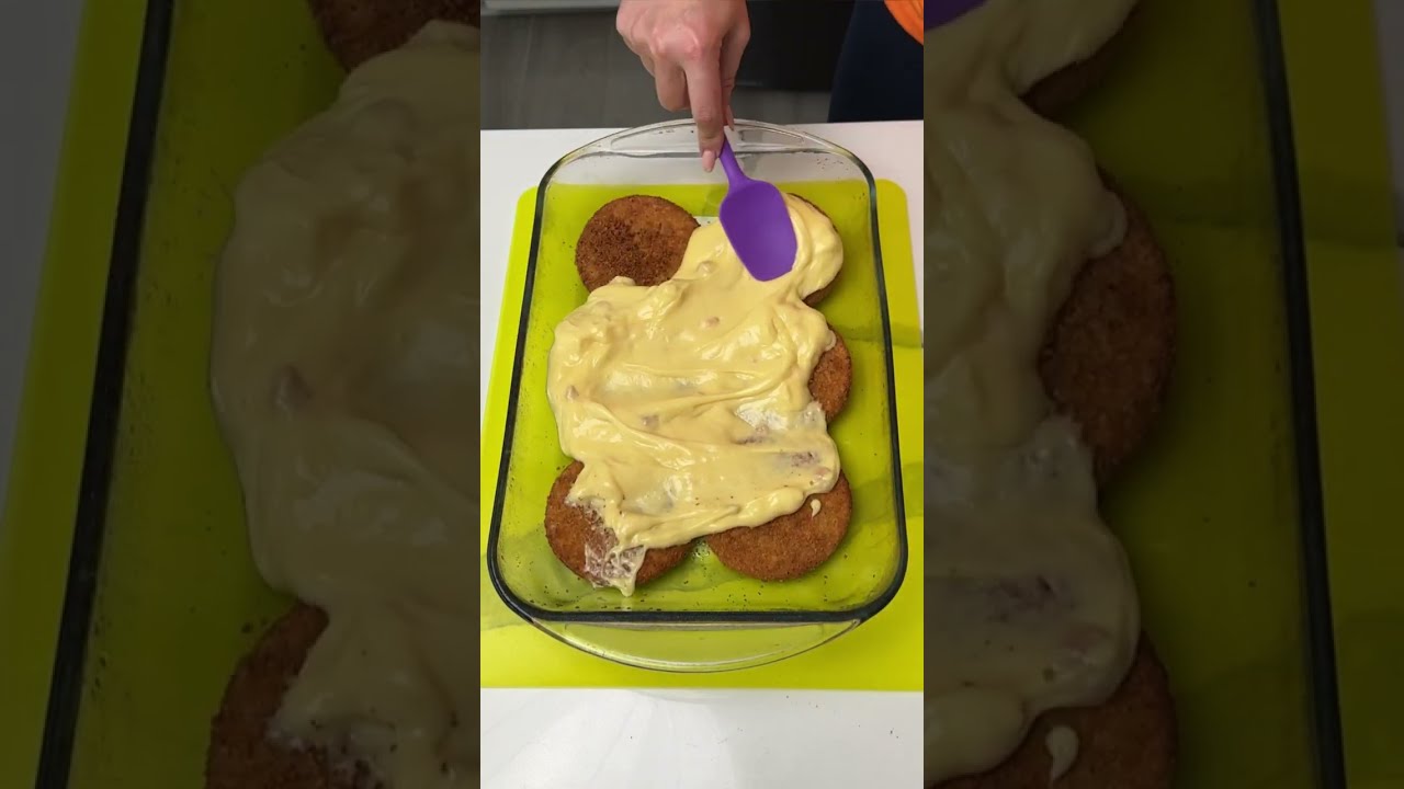 Простая запеканка из курицы, ветчины и швейцарского сыра на ужин!