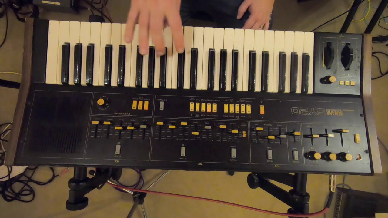 Yamaha SY-20 Monophonic Analogue Synth Demo / Walk Through