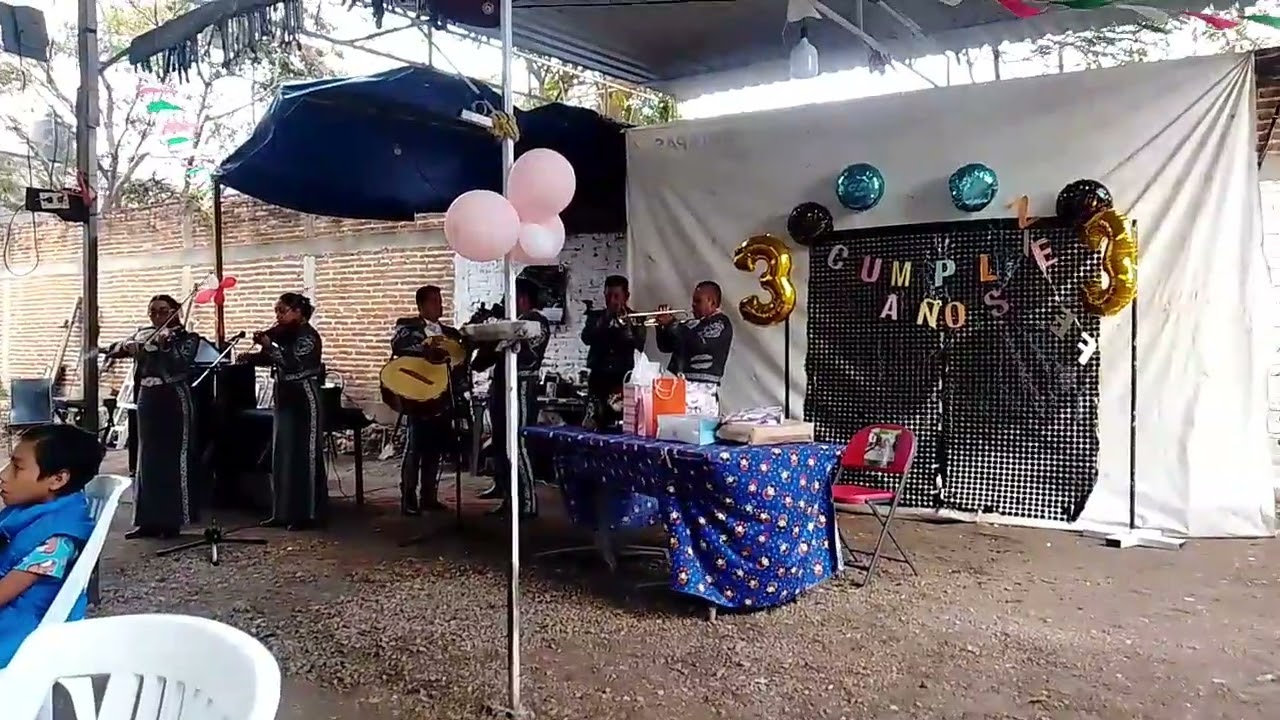 ASI NOS GOZAMOS ALABANDO A NUESTRO DIOS 