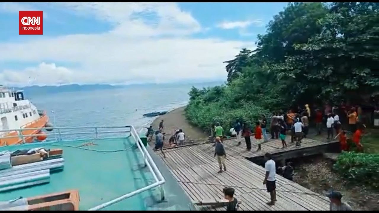 Warga Lempari Kapal Tim SAR Desak Cari Korban KM Cahaya Arafah