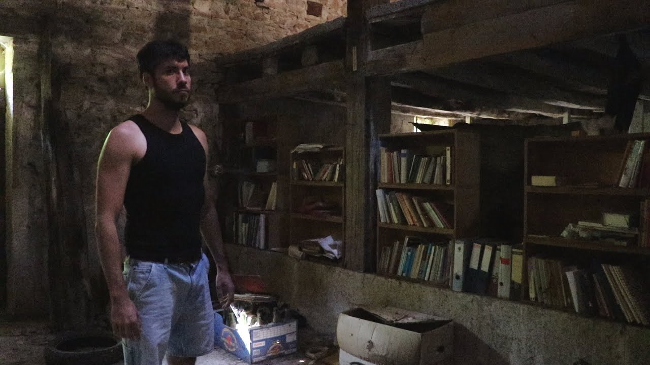 ASMR dans une grange abandonnée
