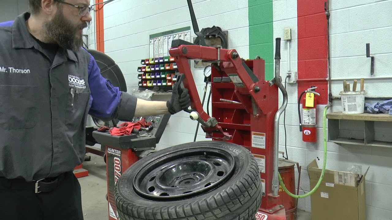 Hunter TC3250 Tire Changer