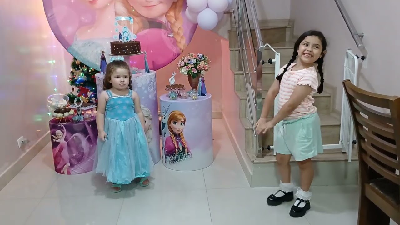 Rebeca de Elsa e Alice de Ana tema Frozen