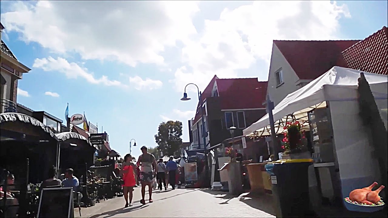 Camping Feeling auf Texel 👓 De Koog  : Eine malerische Dorfstra&szlig;e