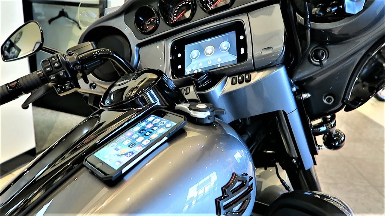 2019 Harley-Davidson GTS Infotainment System with Apple Car Play 
