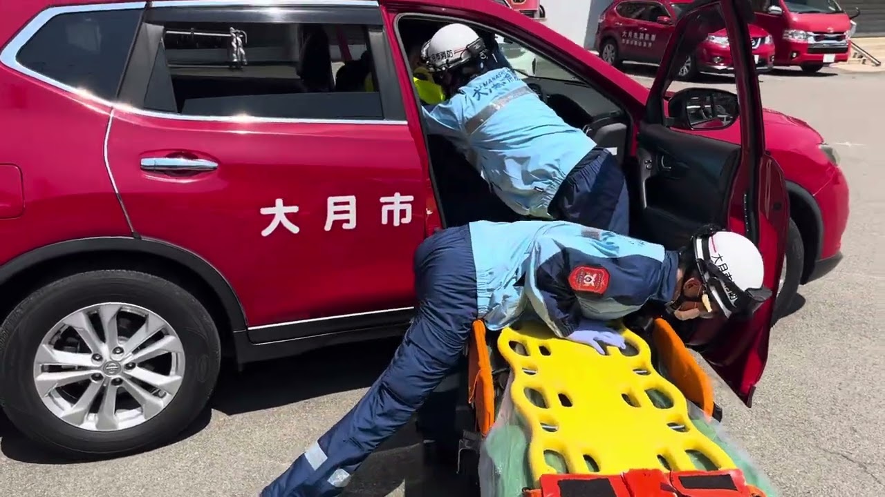レスキューボア【PAX社製】を用いた、車外救出の訓練動画①(車外アングル)
