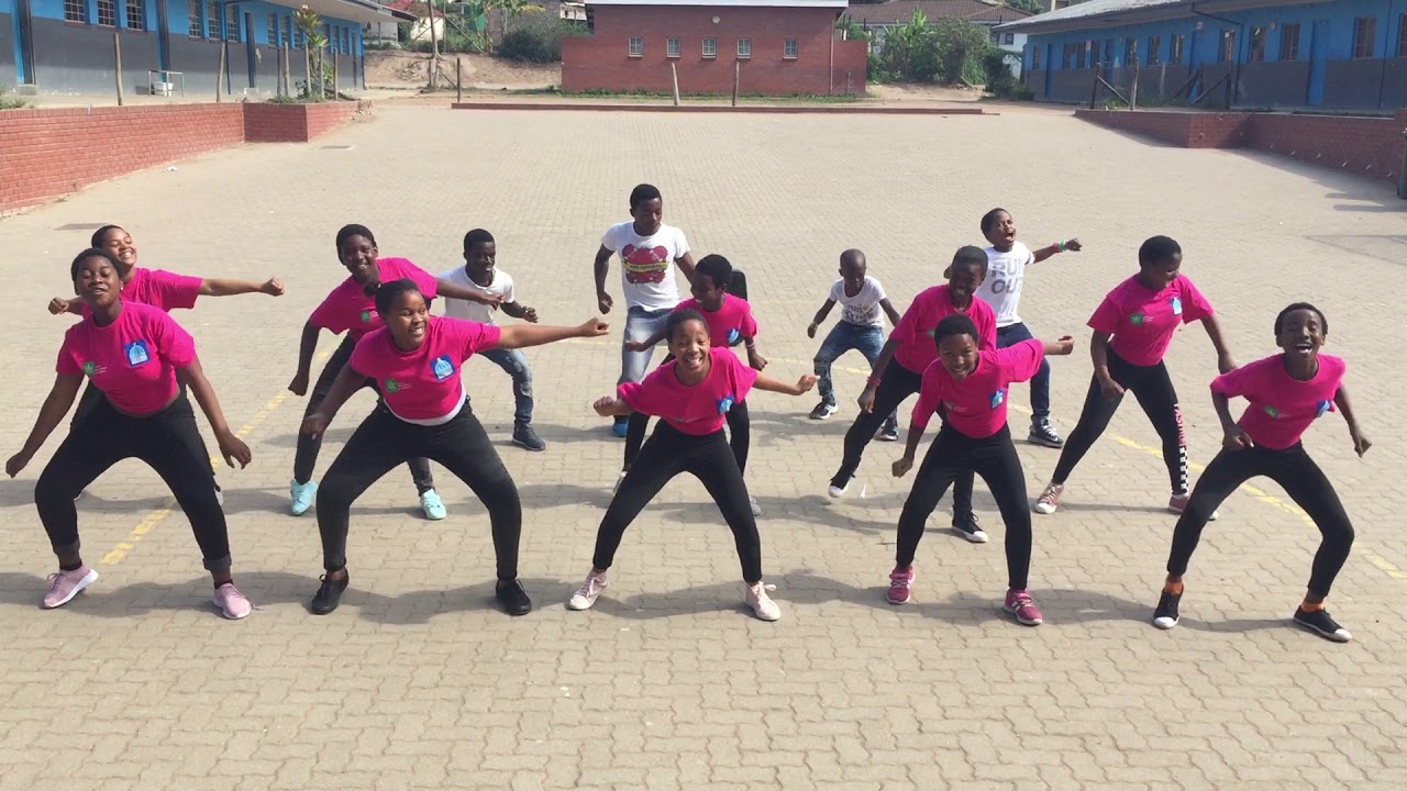 Vusukukhanya dancers - Master KG -skeleton move