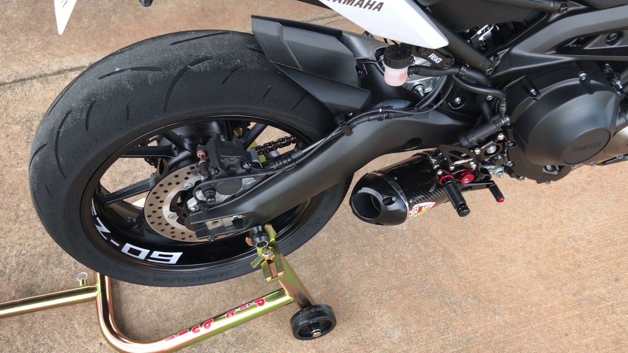 2017 FZ 09 Modded with Two Brothers S1R full system