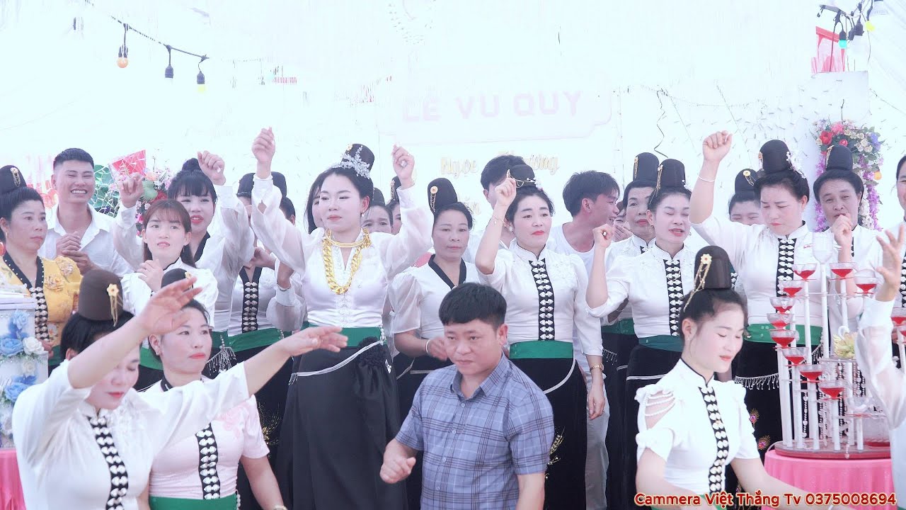 DANLEN TRONG LVQ NGỌC THƯƠNG  & VĂN TUẤN TẠI BẢN CỘNG XÃ BÚNG LAO