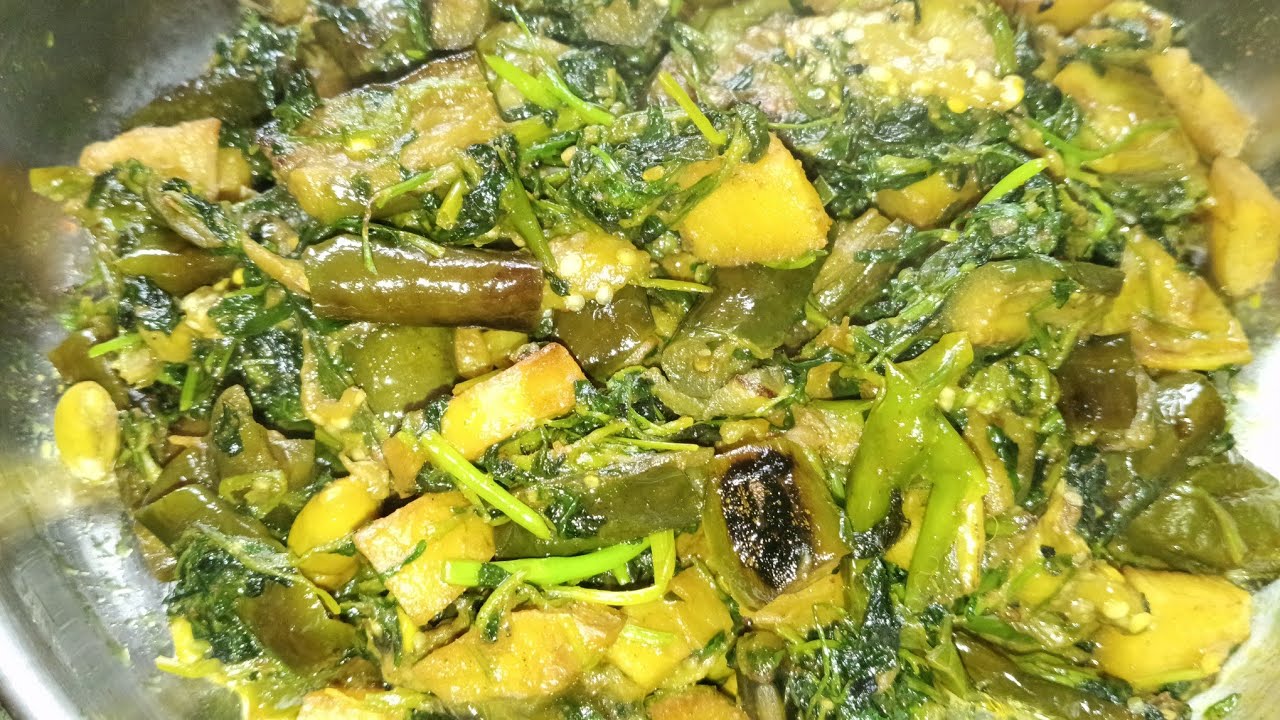 এই ভাবে একবার নিরামিষ মেথি শাক ঘন্ট বানিয়ে দেখুন। মেথি শাক ঘন্ট রেসিপি।
