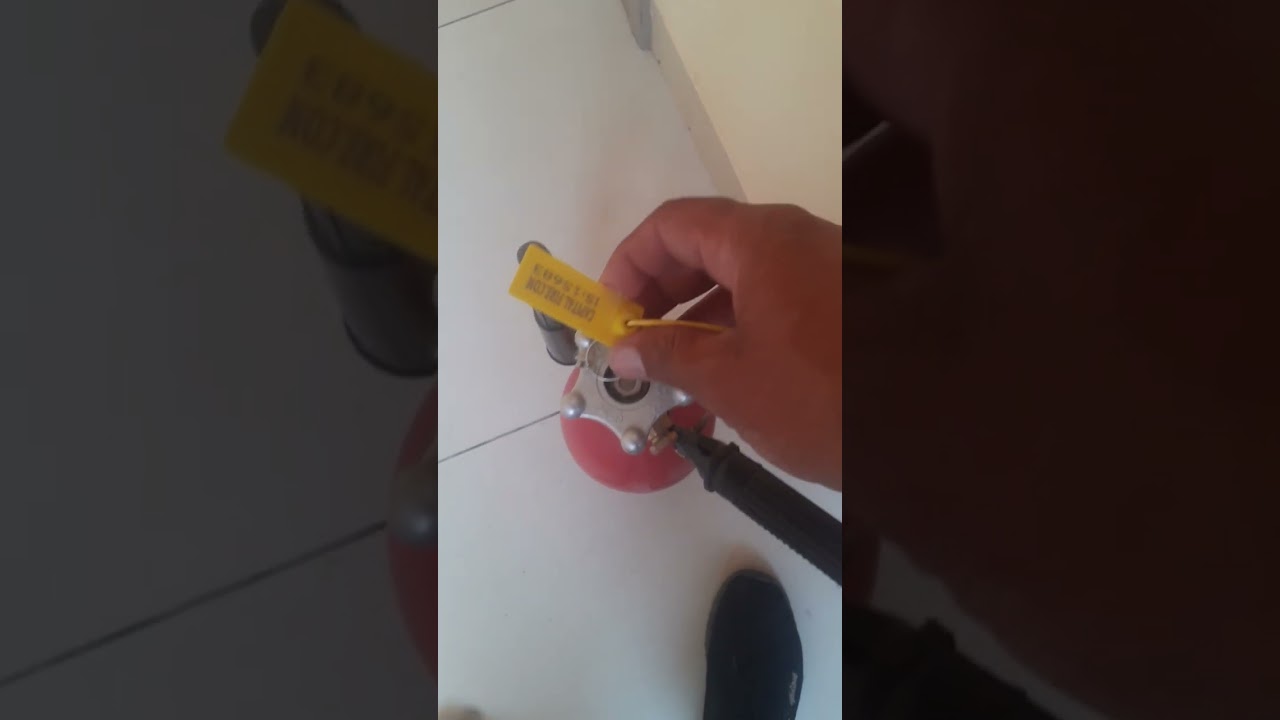 How to use co2 fire extinguisher