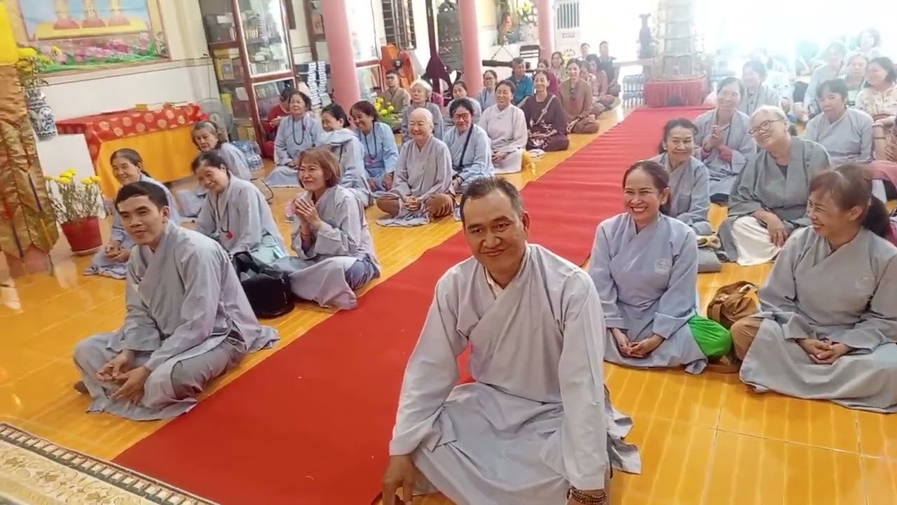Thầy đức lộc giảng cho đoàn phật tử chùa Thiên Minh nghe tại chùa Phước VÂN kp trí đồ đầu xuân