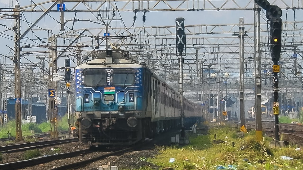 Howrah's Anubha WAP7 In Leading Mumbai CSMT - Banaras Special Fare Express 