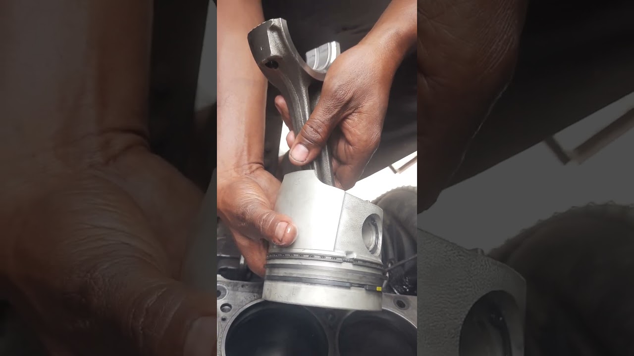 hino 4 cylinder engine piston fitting...part .1.(mechanic mazdoor)#ashokleyland #youtube