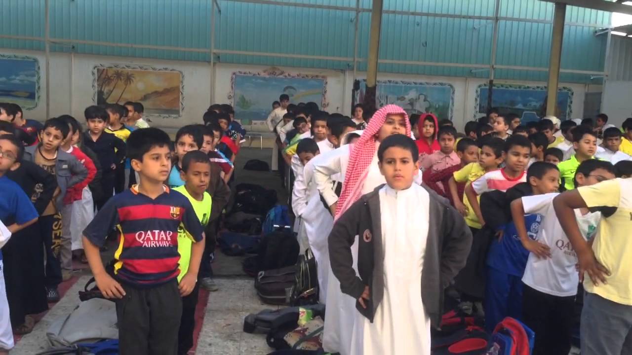 الطابور الصباحي لطلاب ابتدائية بدر بالحوية ١٤٣٧هـ