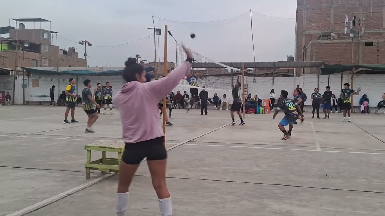 VOLEY MIXTO EN ENSENADA FINAL  STAR PRO VS REGASI 1ER SET. CON NAOMI CANO