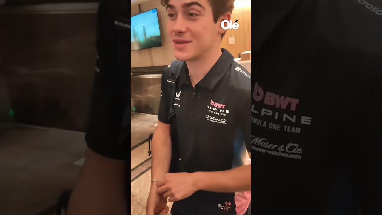 Divertido momento entre FRANCO COLAPINTO y unas fan&aacute;ticas en China 😅💎