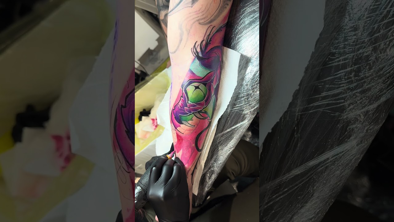 Awesome snake by Veda Ink at Milano Tattoo Convention in her colour illustration style 🔥🐍 | #Shorts