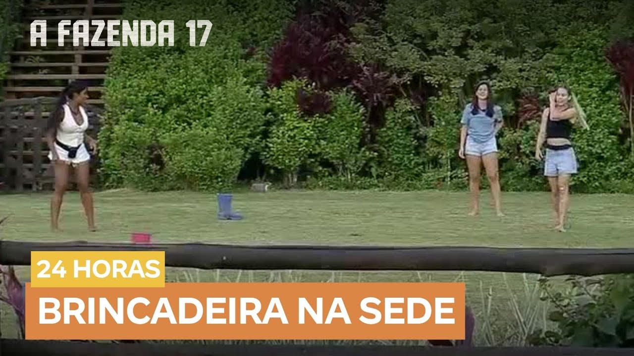 Carol e Saory enfrentam Mesquita e Duda em partida de queimada no pasto | A Fazenda 17
