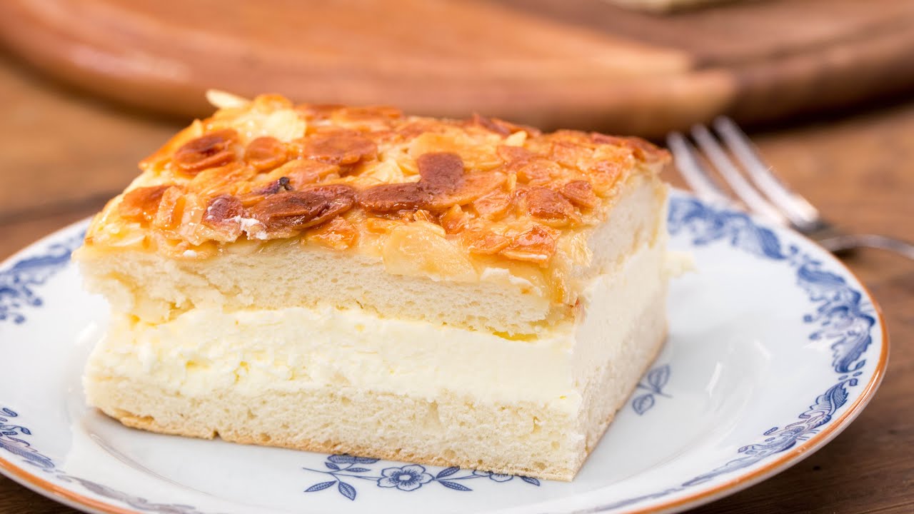 Bienenstich: feiner Hefeteig mit köstlicher Pudding-Füllung