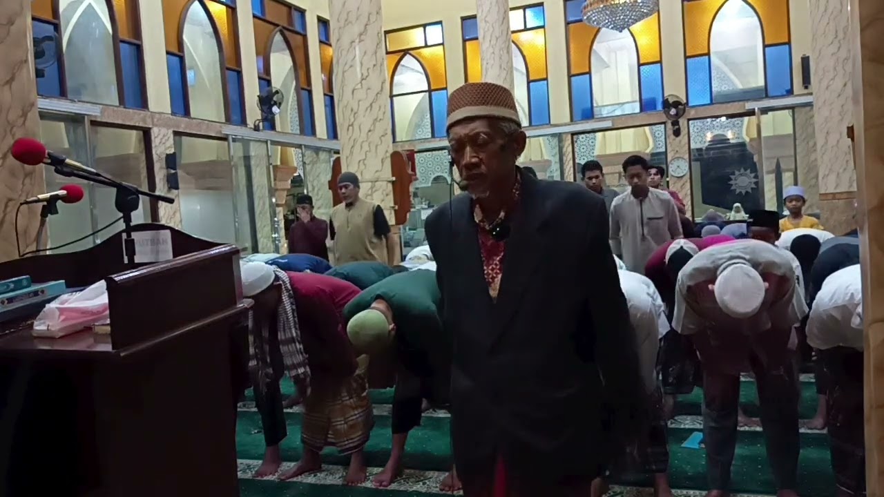 Sholat Subuh berjamaah Masjid Babussalam Probolinggo (imam : ustadz H. Harsono)