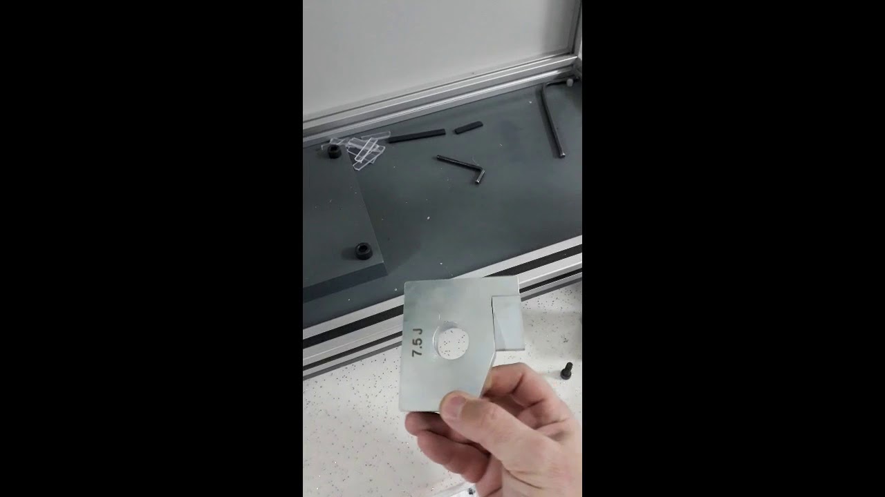 Plastiklerde İzod Charpy darbe deneyi. Izod Charpy impact test for plastics. #plastic#polycarbonate