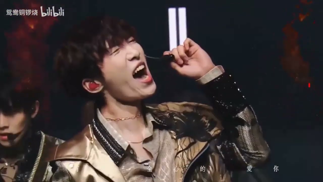 R1SE 《玫瑰少年》 (Womxnly) [Sub español]