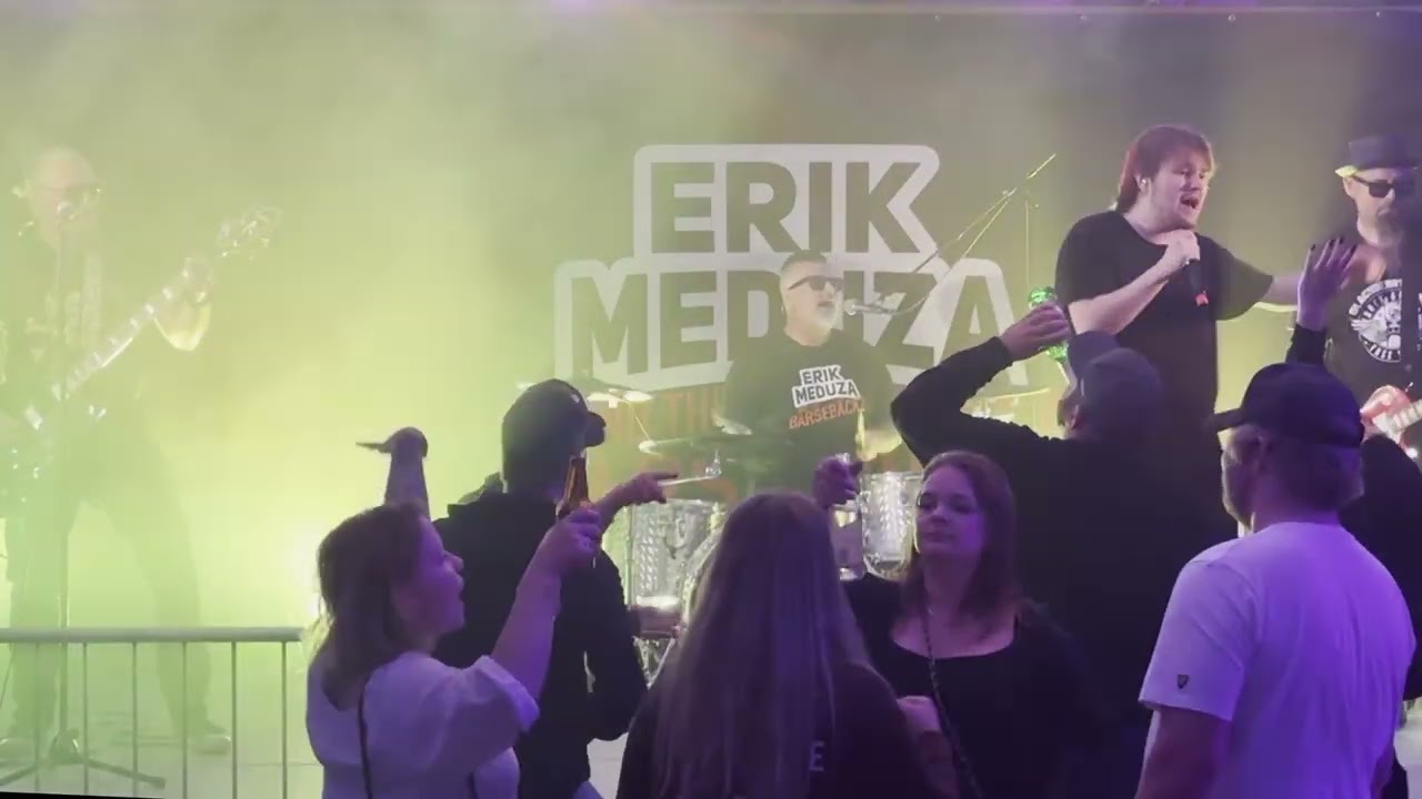 Erik Meduza and The Barsebäckz -  Rockabilly Rebel (Live)