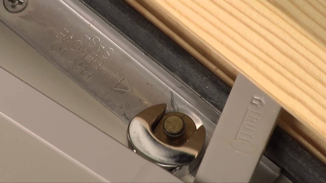 How to Adjust a Casement Window Sash
