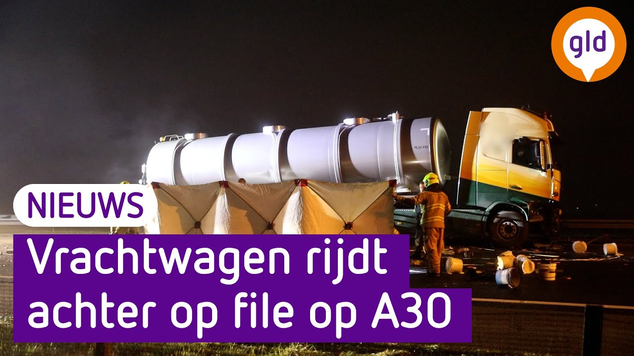 A30 dicht na zwaar ongeluk, vrachtwagen rijdt achter op file