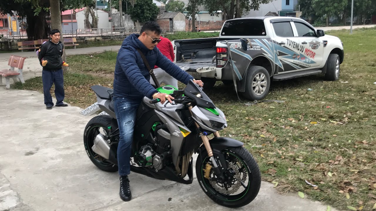 Z1000 ship tận nhà cho khách VIP Thủ Đô . Xe đẹp lại gặp người đẹp 😍