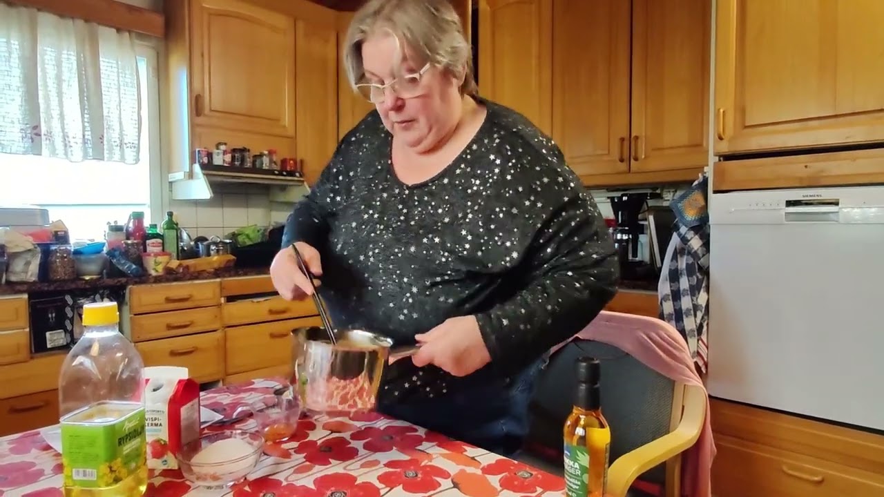 Joulukalenterin 2024 luukku 10; Sinappi - Tapahtuu mummolassa !