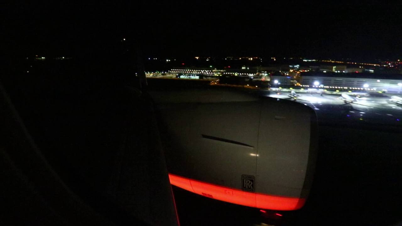 Cathay Pacific CX711 Boeing 777-300 Landing into Singapore Changi International Airport RWY 20R