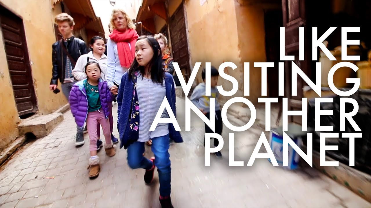 WANDERING THROUGH FEZ WITH 9 KIDS : Traveling Family of 11
