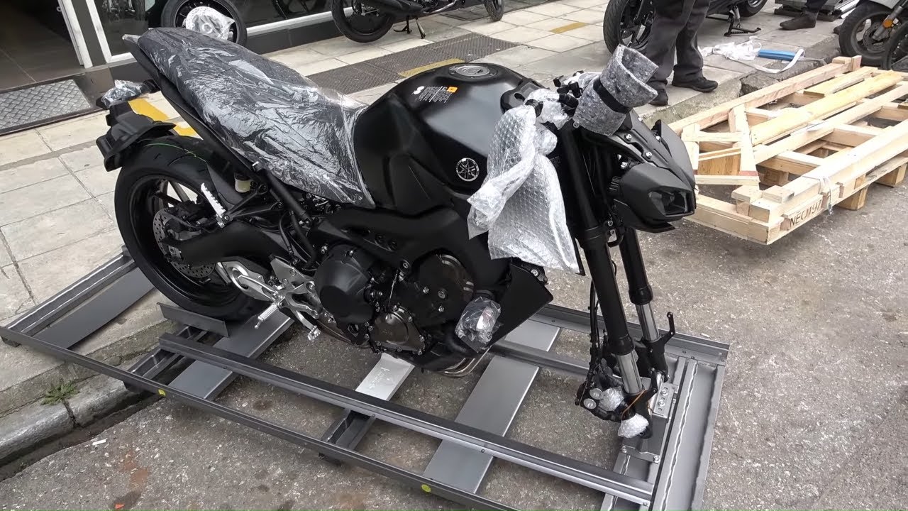 Unboxing YAMAHA MT-09 naked motorcycle 2020