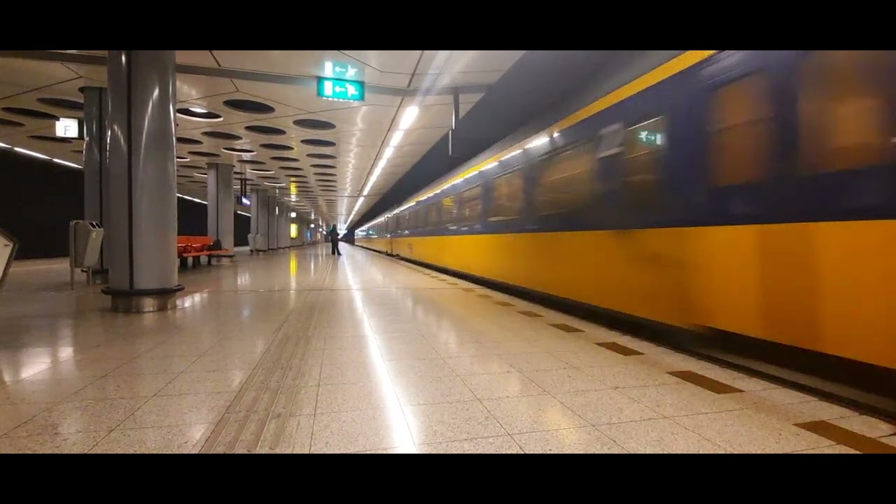 3 Bakken ICM vertrekt van station Schiphol Airport richting Den Haag Centraal met een knipoog!