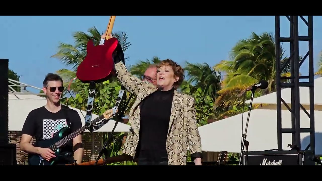Katrina & The Waves - Walking On Sunshine Live Cancun 2023