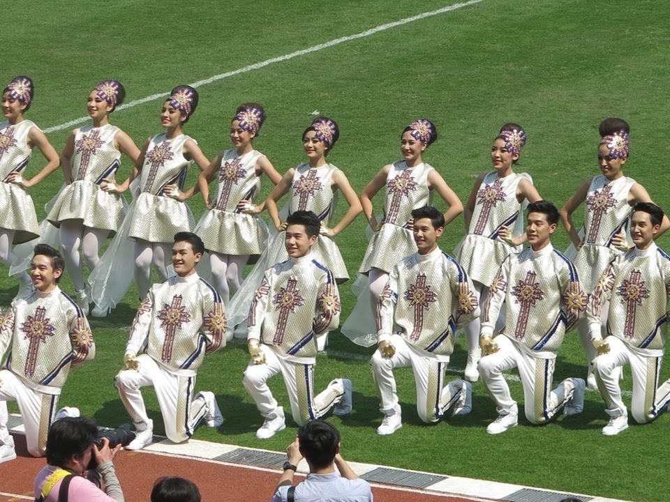 ผู้นำเชียร์ธรรมศาสตร์ การแสดงเปิดสนาม ฟุตบอลประเพณี 70