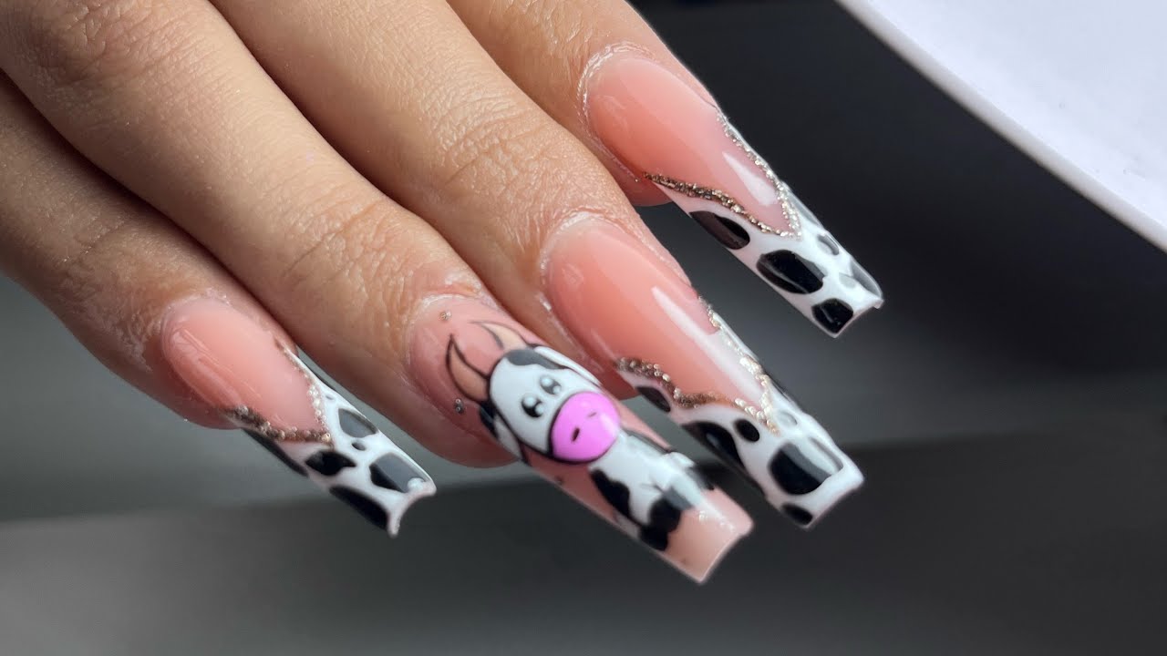 Uñas largas con diseño de VACA ♥️