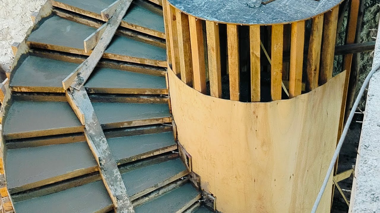 ESCADA CURVADA HELICOIDAL DE CONCRETO