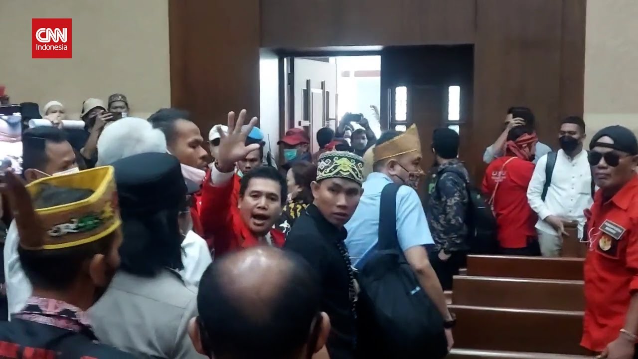 Sidang Vonis Edy Mulyadi Ricuh, Masyarakat Adat Dayak Ngamuk