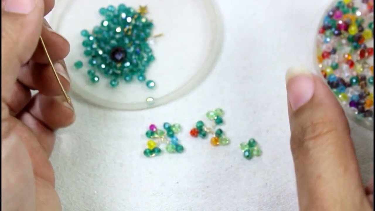 Como hacer aretes navideños... Aprende a hacer aretes en alambrismo... aretes Diy